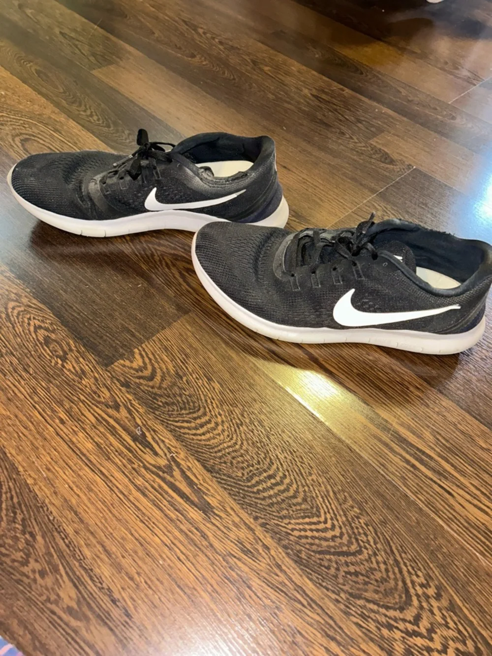 Nike Black and White Lightweight - Picture 1 of 5